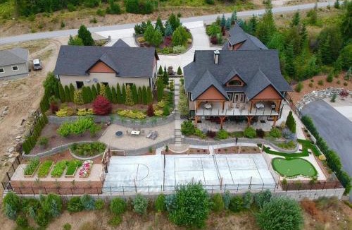 Balfour House | Kootenay Wild Guest Suites