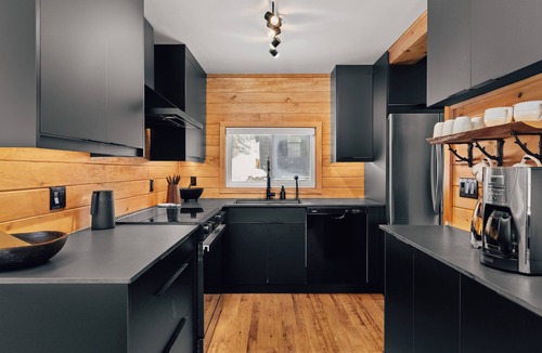 Dorset Cabin | Kuro at Paint Lake, Lake of Bays, Muskoka