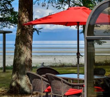 Comox House | Kye Bay Beach House