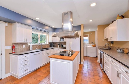 Comox House | Kye Bay Winter Beach House