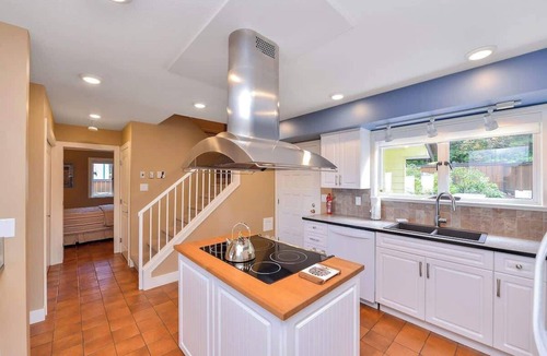 Comox House | Kye Bay Winter Beach House