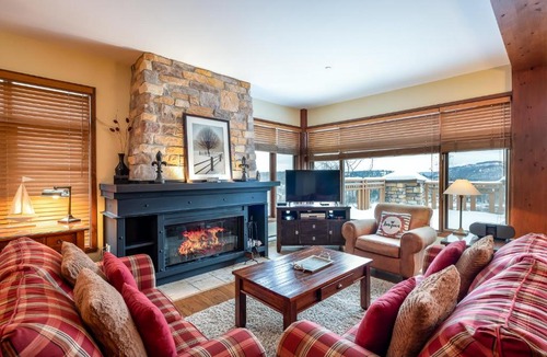 Mont-Tremblant Pedestrian Village Apartment | L'Altitude by Rendez-Vous Mont-Tremblant