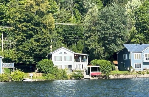 Bromont House | L'Antre d'Eux on Lac Bromont (FULL for 2025)