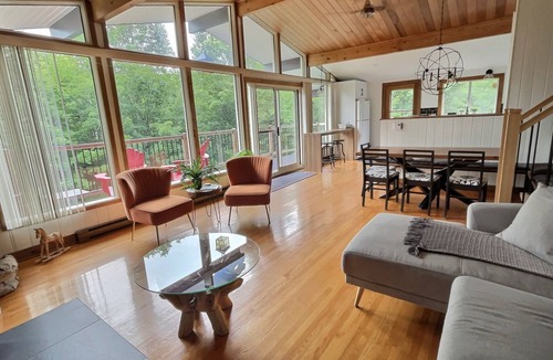 Lac-des-Seize-Iles Ski Chalet | L'eden des Seize-Iles CITQ303186 Family cottage on the aerobic corridor