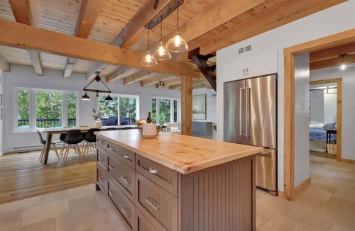 Val-des-Monts House | La Chataigne - Wilderness waterfront escape