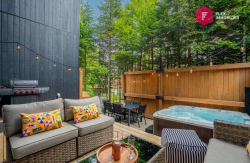 Pont-Rouge Ski Chalet | La Marie-Clémentine de Portneuf/Private hot tub, Pool & Billard