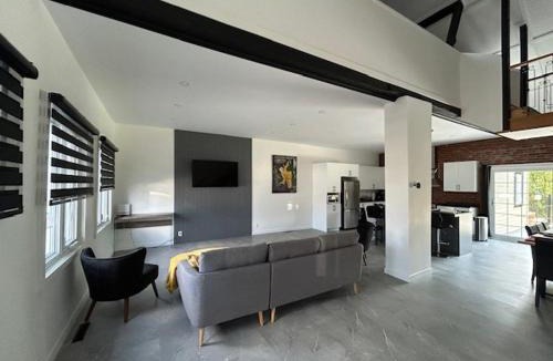 Granby Apartment | La Mezzanine