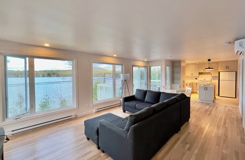 Eastman Ski Chalet | La Petite Marine, un Refuge Paisible Avec vue sur le lac Dargent a Eastman Qc