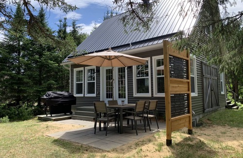 Labelle House | La Porte de la Rouge- CITQ 295114 Straight on Red River close to Tremblant!