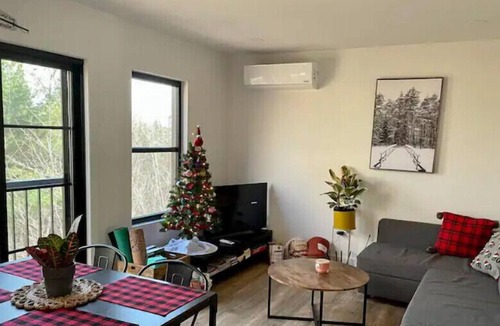 Chelsea Apartment | La Rüstik - Chic 2 bedroom Home away from Home