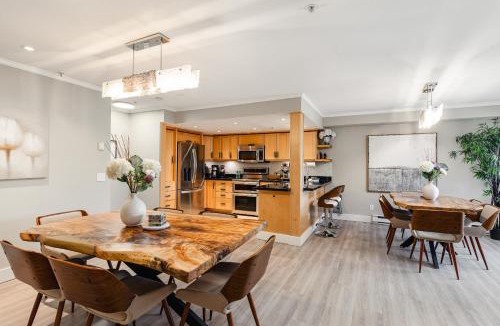 Village North Apartment | LAGOONS 20 Village location Rare 5BDR Condo With Private Hot Tub