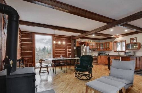 Saint-Raymond Ski Chalet | Lakaban | Forest Hideaway | Fireplace, Comfort & Privacy
