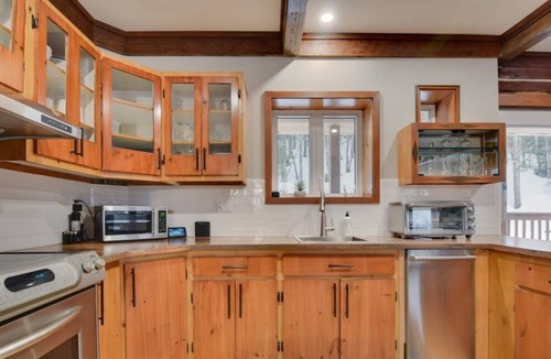 Saint-Raymond Ski Chalet | Lakaban | Forest Hideaway | Fireplace, Comfort & Privacy