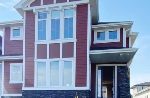 Springbank House | Lake and Golf Resort, One hr to Banff, 5 Bedrooms 3 King beds max for 10 people