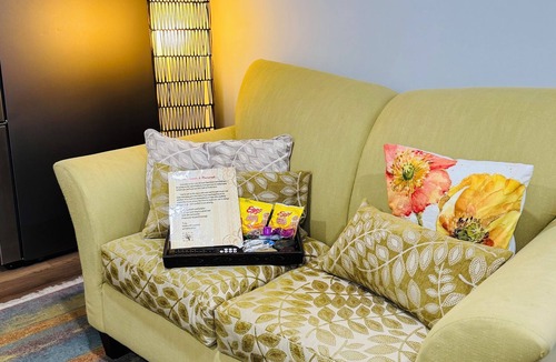 Ajax Apartment | Lake Breeze Apartment, EV Charging & Free Parking