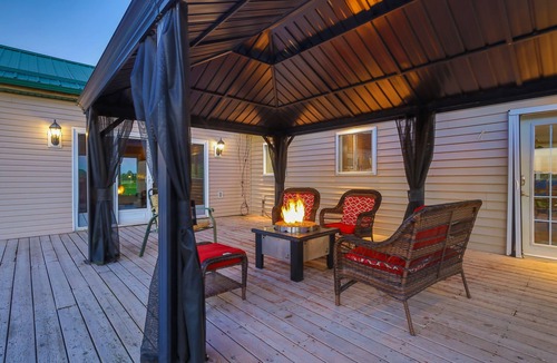 Hamilton House | Lake Erie Manor-5800 sq. ft. with SwimSpa-short drive to the beach,