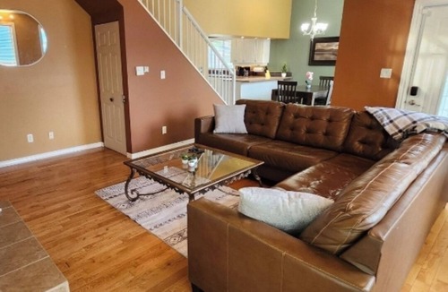 Winnipeg Beach House | Lake Escape 1-minute walk to beach/Main st