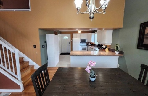 Winnipeg Beach House | Lake Escape 1-minute walk to beach/Main st