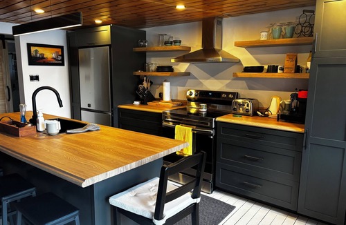 LaBelle Cabin | Lake escape! Charming 4-bedroom Cottage with AC and WiFi in welcoming Labelle.
