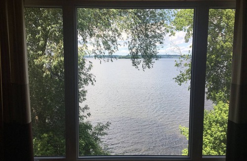 Harwood Ski Chalet | Lake front 2 Storey Luxury Chalet, Infrared Sauna, Heated Pool - seasonal