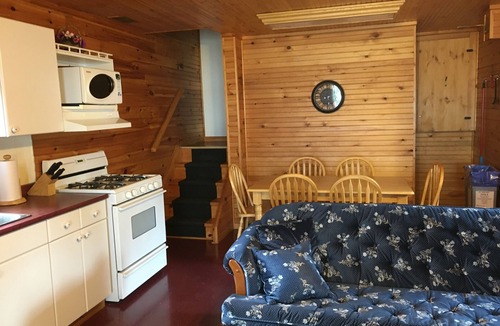 Harwood Ski Chalet | Lake front 3 bedroom 2 Storey Chalet, Sauna, Summer Heated Pool