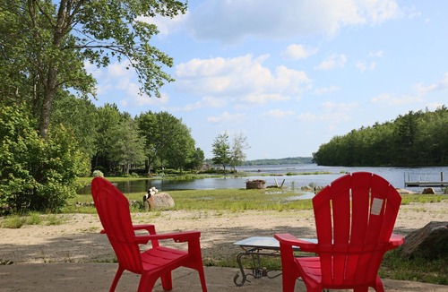 East Dalhousie Cottage | Lake front cottage with beach & dock (Pet-Friendly!)