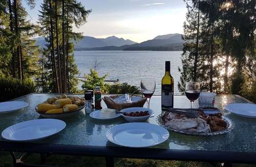 Port Alberni House | Lake Front cottage - Cozy winter fall and winter get away - Monthly discount