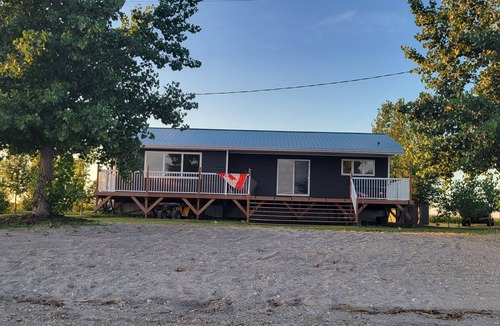 Manitoba Cottage | Lake front cottage on Lake Manitoba. 90min from Clear Lake, Riding Mt. Nat. Prk