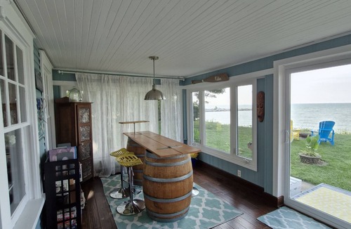 Colchester Cottage | Lake front escape - a quiet lake front cottage with easy access to the beach