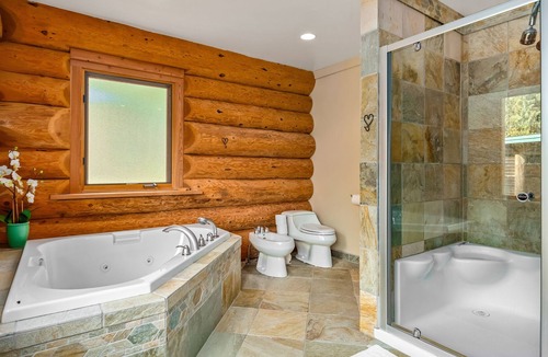 Walkers Ski Chalet | Lake Front Log Home on Kootenay Lake,British Columbia