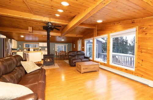 Unorganized Thunder Bay District House | Lake House