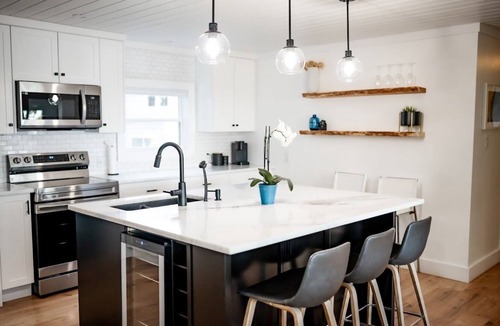 Lower Ohio House | Lake House Retreat