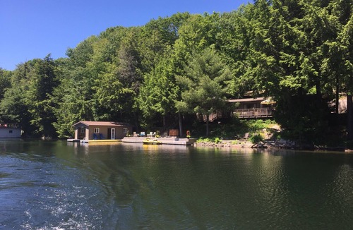 Seguin Cottage | Lake Joseph Muskoka - 3BR+ Waterfront Cottage