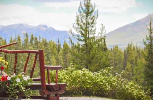 Lake Louise Cabin | Lake Louise Suite | Mountain Views & Fireplace