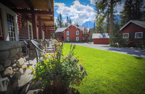 Lake Louise Cabin | Lake Louise Suite | Mountain Views & Fireplace