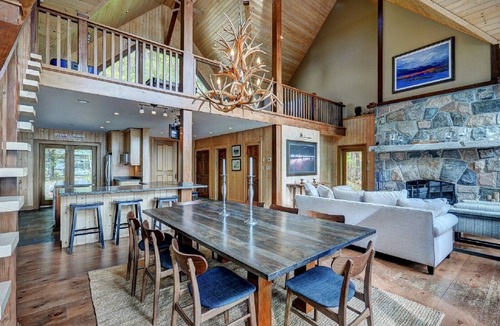 Muskoka Lakes House | Lake Muskoka Executive Cottage