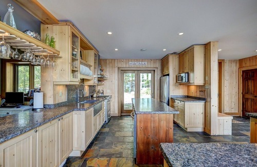 Muskoka Lakes House | Lake Muskoka Executive Cottage