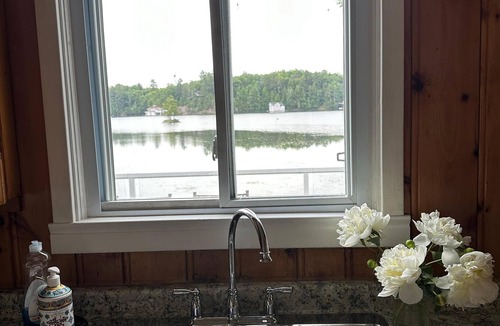 Muskoka Lakes Cottage | Lake Rosseau Water's Edge Retreat