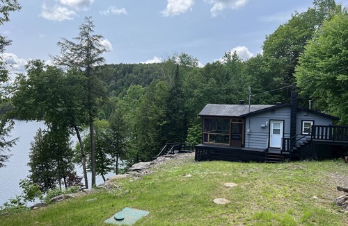 Labelle Ski Chalet | lake side chalet !