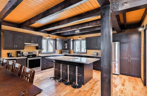 Grenville-sur-la-Rouge Ski Chalet | Lake, Spa, Forest Fun & Game room - Le Grand Chene