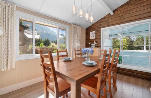 Harrison Hot Springs Villa | Lake Time Harrison