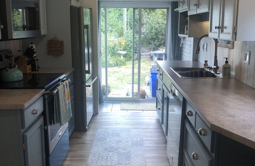 Peterborough House | Lake Vibe - 3+ Bdrm House on Ashburnham Point