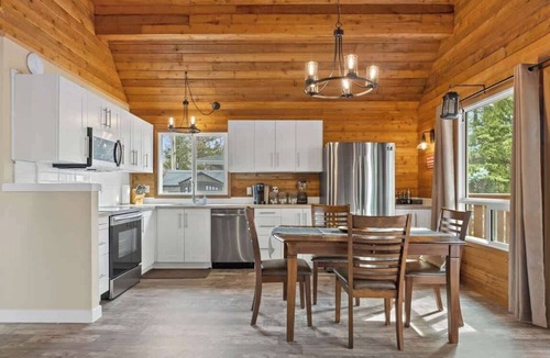 Gull Lake Cabin | Lake Vibes 3 BD 1 BA Cottage steps from the Lake