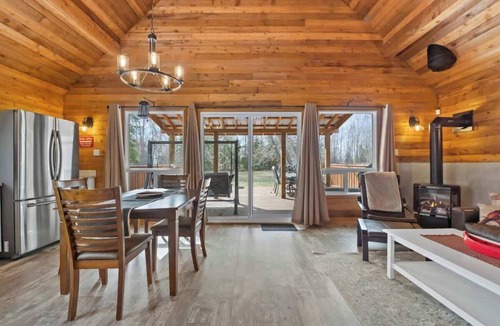 Gull Lake Cabin | Lake Vibes 3 BD 1 BA Cottage steps from the Lake