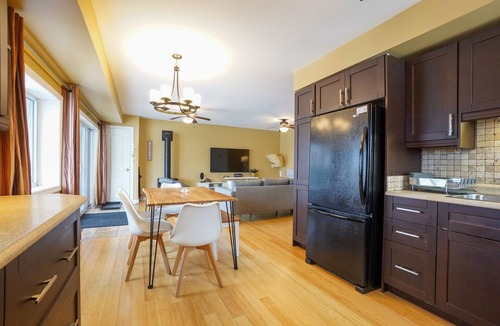 Hamilton Township House | Lake view 3-bedroom cottage- Hot tub & Pool table