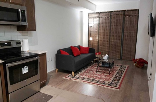 Grimsby Apartment | Lake View Condo Apt 5 min to Beach