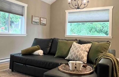 Agassiz House | Lake View Cottage in Agassiz