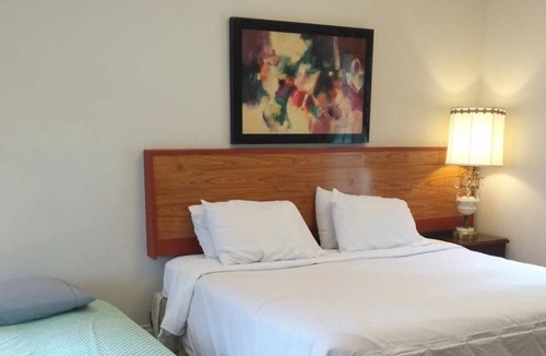Adjala-Tosorontio Villa | Lake view resort style suite (Big room)-