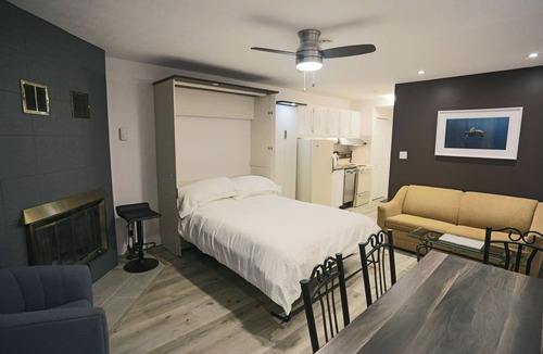 Magog Apartment | Lake view w/pools, hot tub & sauna! Walk to old Magog. 10min drive to Mt Orford