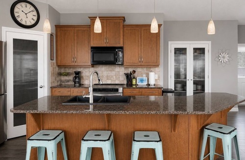 Central Okanagan House | Lake Vista Retreat - Family Getaway